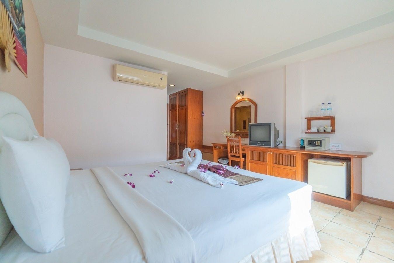 Bangla Star Hotel Phuket Exterior photo