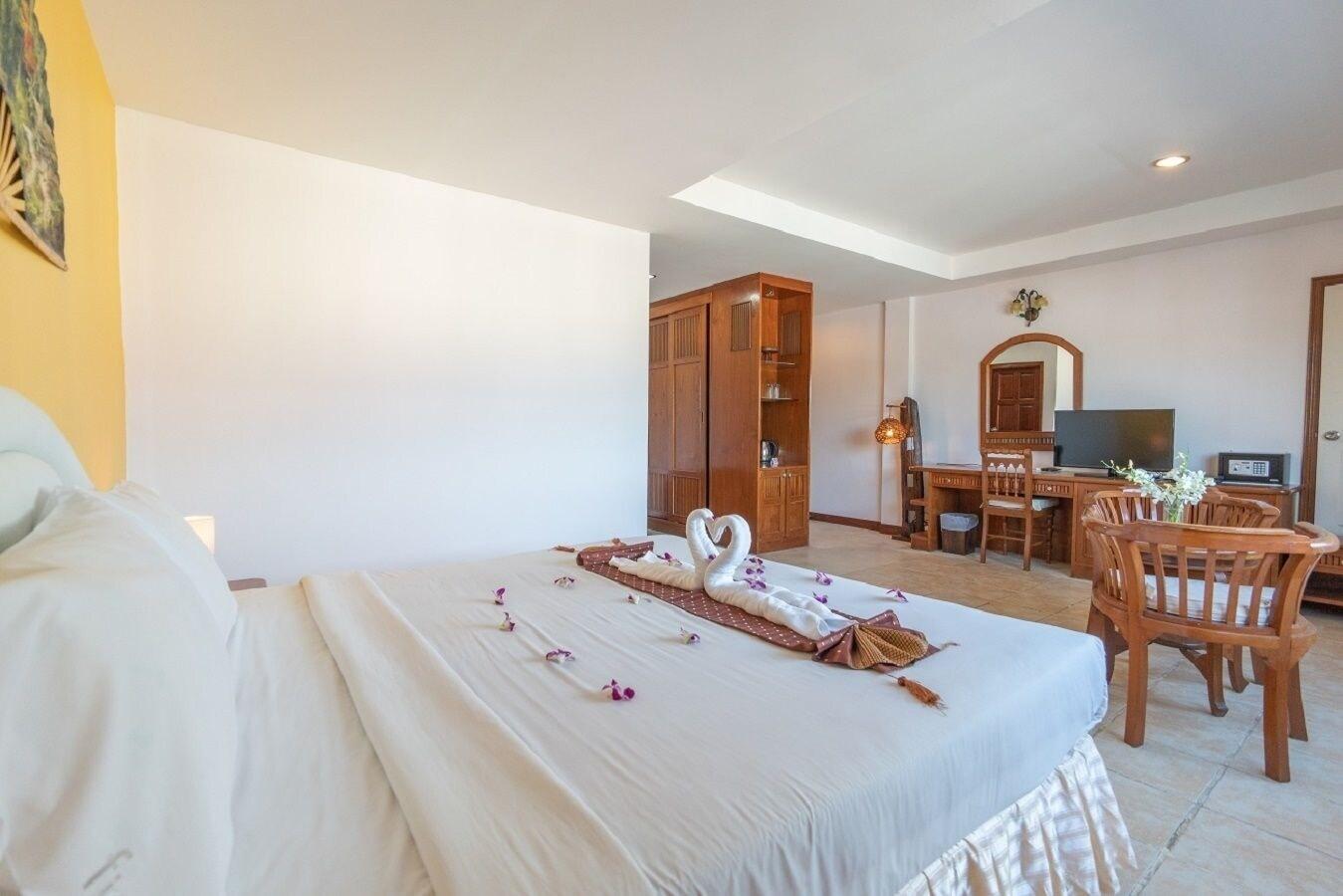 Bangla Star Hotel Phuket Exterior photo